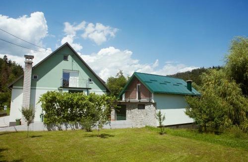 Zamost Apartment | Riverside garden apartment Three Springs Tri Zvira