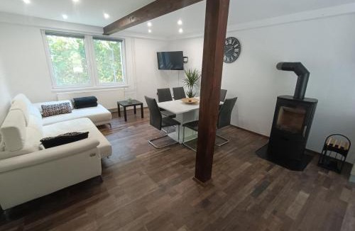 Ig House | Riverside Guesthouse