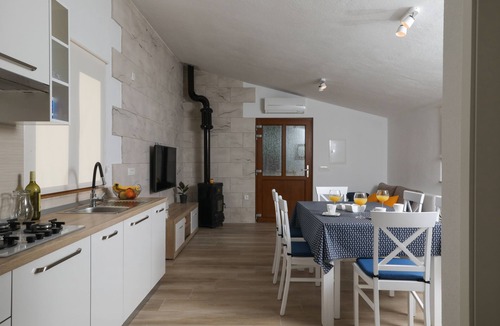 Pucisca House | Robinson house with hot tub by the sea Cove Prapratna - Prapatna, Brač (K-17608)