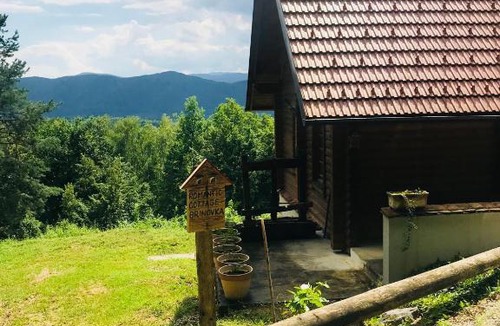 Zuzemberk Cabin | Romantic Cottage House
