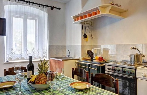Gracisce House | Romantische Villa mit weitläufigem Garten by Interhome
