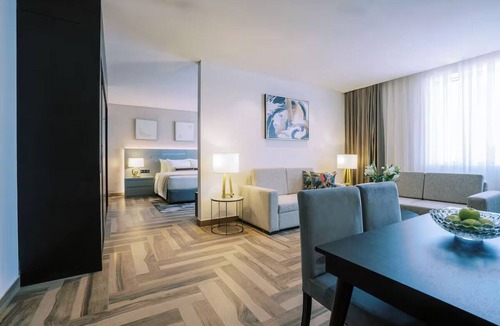Al Muraqqabat Hotel | Rooftop Urban Escape | Burj Khalifa, Dubai Mall & Skyline | 2 Units