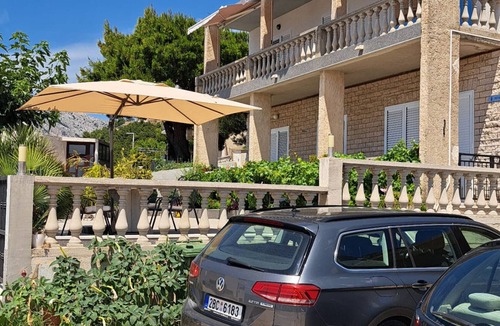 Brela Bed & Breakfast | Room in Brela with Air condition, WIFI, Washing machine (4947-6)