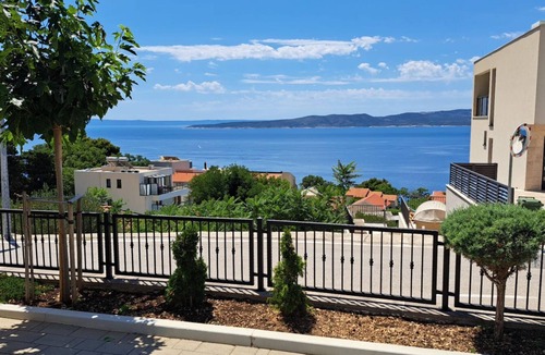 Brela Bed & Breakfast | Room in Brela with Air condition, WIFI, Washing machine (4947-6)