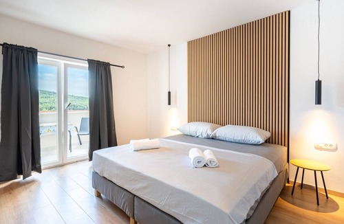 Cres Bed & Breakfast | Room in Cres with Seaview, Balcony, Air condition, WIFI (4249-5)