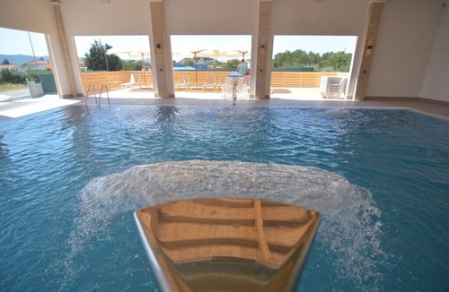 Sveti Filip i Jakov Apartment | Rubinić A4, 200m to the beach, indoor heated pool, 4 people, free WiFi, parking