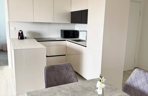 Zaboric Apartment | Ruhige 4★ Ferienwohnung mit Meerblick – 90m zum Strand, Zaboric bei Sibenik