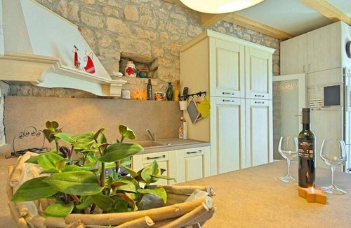 Vrsar House | Rustic and modern stone house only 300 metres to the beach with sea view, barbecue, terrace