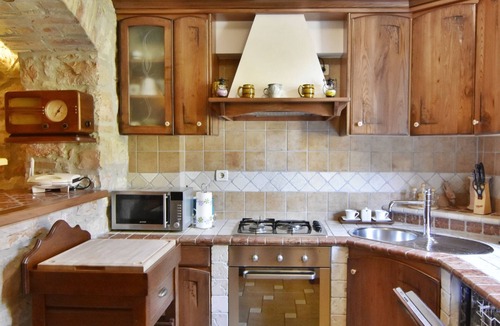 Umag Apartment | Rustic cottage in Umag: WiFi, air conditioning, garden, parking, barbecue