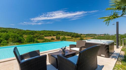Rakotule Villa | Rustic villa Zvonar with pool in Motovun