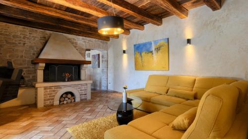 Rakotule Villa | Rustic villa Zvonar with pool in Motovun