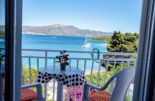 Cove Tri Zala (Zrnovo) Apartment | S 1 - studio just 50m from the beach with sea view