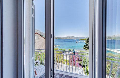 Cove Tri Zala (Zrnovo) Apartment | S 1 - studio just 50m from the beach with sea view
