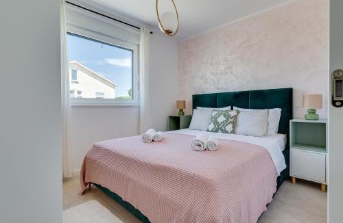 Nin Apartment | Salt Bloom Apartments Nin