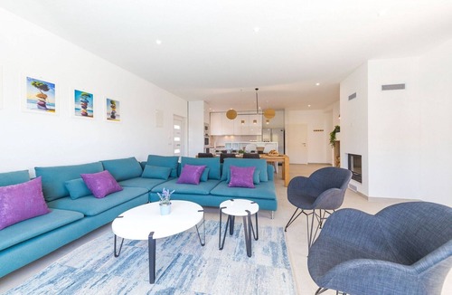 Municipality of Trogir Villa | Scenic Elegant Trogir Villa with Pool - Five Bedroom Villa