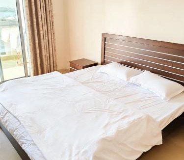 Al Majaz Apartment | Sea View Penthouse near Dubai Bus