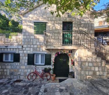Baska Voda Villa | Sea view stone house Donkey