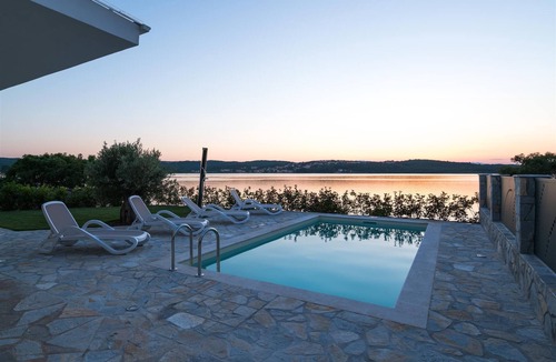 Klimno Villa | Seafront Villa Claudia with a panoramic Seaview and a swimming pool