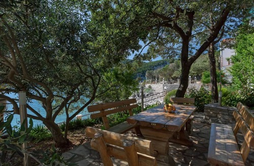 Pokrivenik House | Seaside Retreat- Villa Ruža, Hvar island-Three Bedroom Holiday Home with Sea View