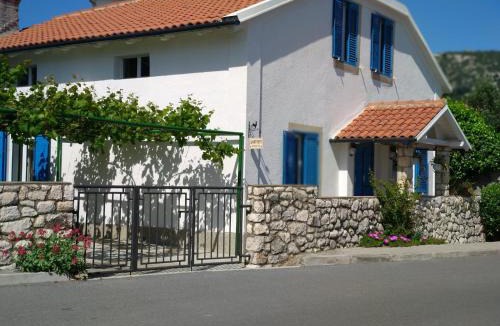 Banjol Apartment | Seaside Villa Katrine
