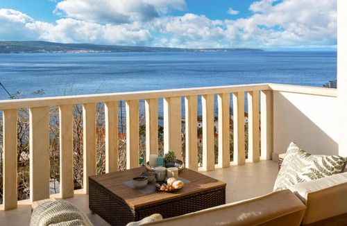 Dugi Rat Villa | Seaside Villa on a very quiet location, heated pool and panoramic view, 170 m from the beach