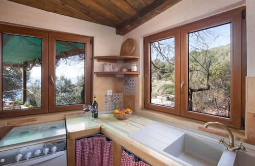 Gdinj House | Secluded fisherman's cottage Cove Tvrdni Dolac, Hvar (K-13018)