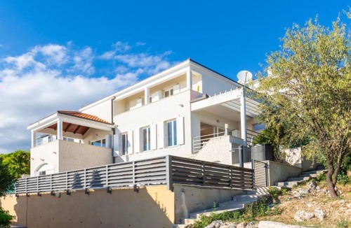 Tice Villa | Seven Bedroom Villa with Outdoor Pool