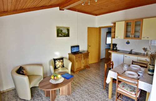 Zambratija Apartment | Shared gardened accommodation with bbq and sea view