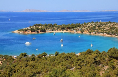 Murter Boat Rental | Sibenik Sun-Kissed Sailing: A Luxurious Beach Experience in Croatia