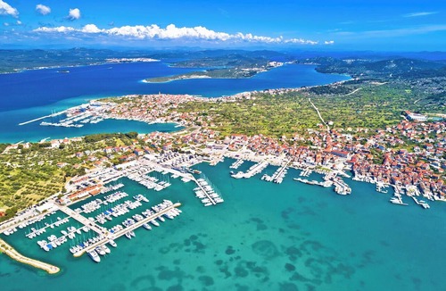 Murter Boat Rental | Sibenik Sun-Kissed Sailing: A Luxurious Beach Experience in Croatia