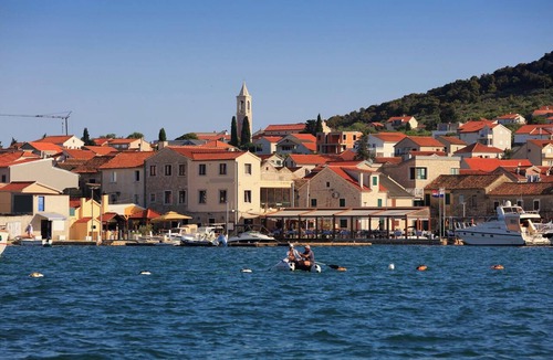 Murter Boat Rental | Sibenik Sun-Kissed Sailing: A Luxurious Beach Experience in Croatia