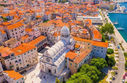 Sibenik Boat Rental | Sibenik Sunshine Sailing: A Luxurious Croatian Beach Experience