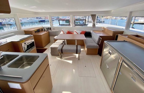Sibenik Boat Rental | Sibenik Sunshine Sailing: A Luxurious Croatian Beach Experience