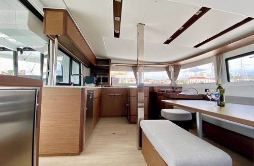 Sibenik Boat Rental | Sibenik Sunshine Sailing: A Luxurious Croatian Beach Experience