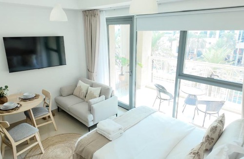 Downtown Dubai Apartment | Simply Comfort Vacation Homes Rental Chic Downtown Studio Few Steps to Burj Khalifa