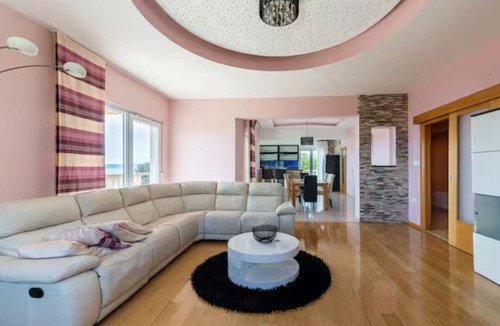 Kastel Sucurac Villa | Six Bedroom Villa with Outdoor Pool, Sauna and Hot-Tub