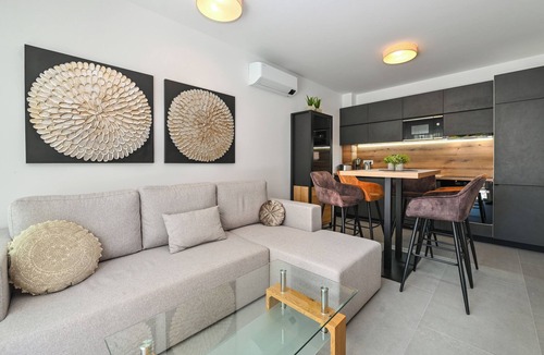 Zrce Apartment | Smash A2 three-bedroom apartment with private pool