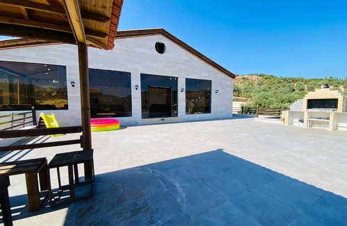 Suwailih Ski Chalet | Souf view