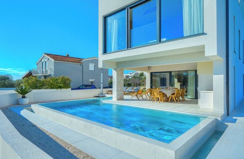 Sukosan Villa | Spacious 3-bedroom villa in Sukošan, Croatia with AC, Jacuzzi, Roof Top, Pool
