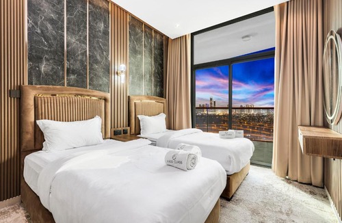 Jadaf Apartment | Spacious 3BR Family Stay with Balcony Views of Burj and City Lights