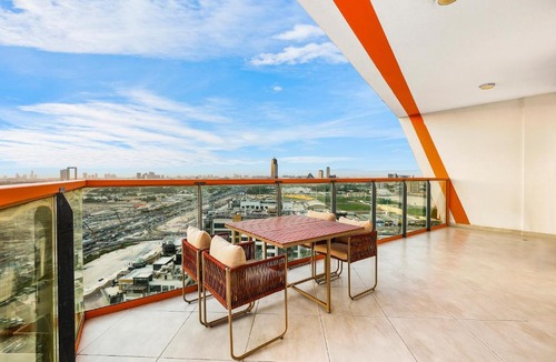 Jadaf Apartment | Spacious 3BR Family Stay with Balcony Views of Burj and City Lights