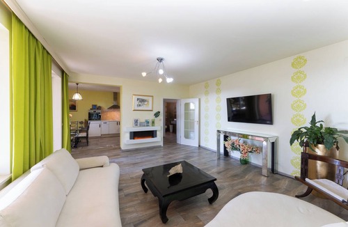 Rudine House | Spacious 9-bedroom house with pool and cinema