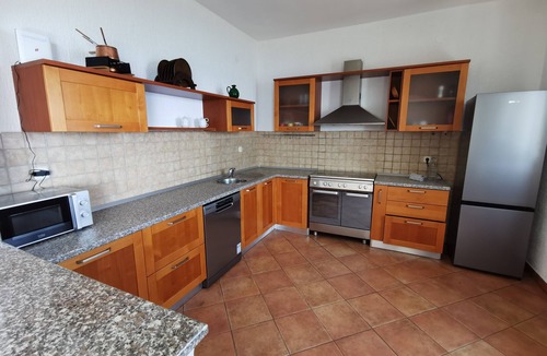 Medveja Apartment | Spacious apartment with a beautiful view of the sea