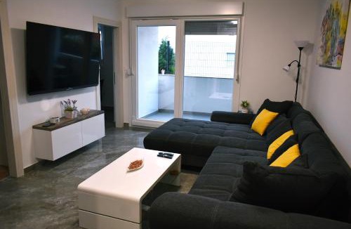 Solin Apartment | Spacious apartment with outdoor space and parking