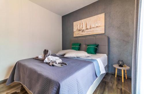 Kastel Stafilic Apartment | Spacious family apartment by the sea