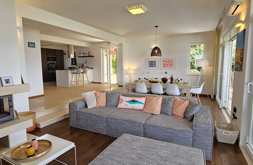 Sutivan Villa | Spacious villa with private pool, 100m to beach sea views, terraces and gardens