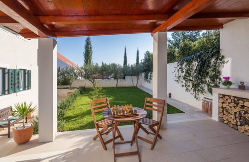 Sutivan Villa | Spacious villa with private pool, 100m to beach sea views, terraces and gardens
