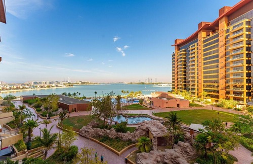 Palm Jumeirah Apartment | Splendid Apt on The Palm w/Stunning Sea Views