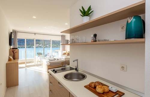 Grebastica Apartment | Srudio mit Meerblick - nur für Erwachsene by Interhome