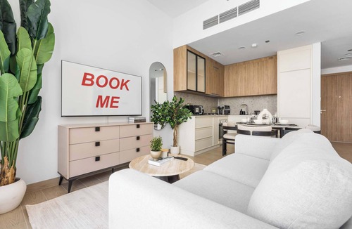 Dubai Apartment | StayShort - Bright & Roomy Studio with Balcony - Majan Hub, Sleeps
